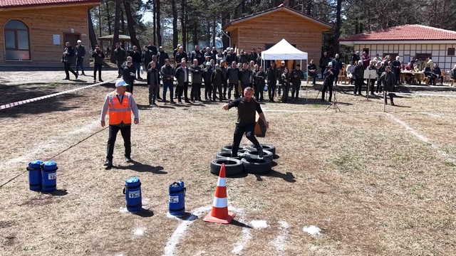 Ormancılar, zorlu parkurlarda kıyasıya yarıştı