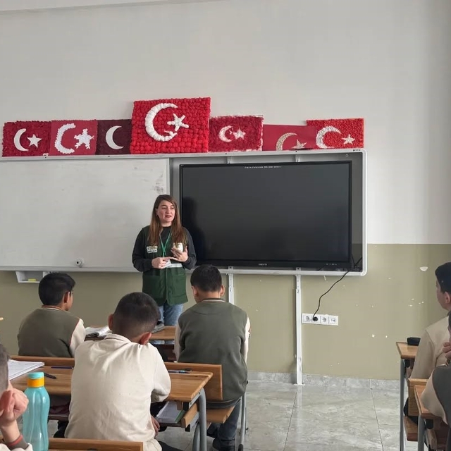 Kars'ta öğrencilere sağlıklı yaşam bilinci: Yeşilay'dan anlamlı eğitim