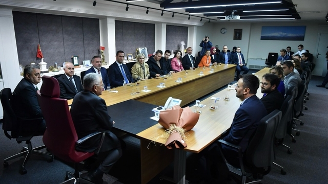Kayseri Büyükşehir Belediye Başkanı Büyükkılıç, turizm temsilcilerini ağırladı
