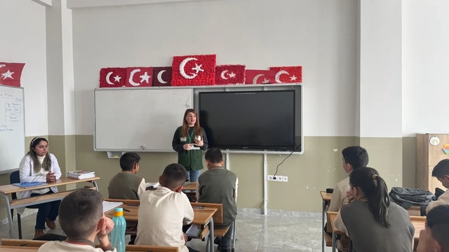 Kars'ta öğrencilere sağlıklı yaşam bilinci: Yeşilay'dan anlamlı eğitim