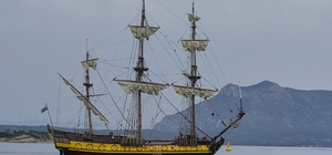 Cook Adaları bayraklı yelkenli Datça'ya demirledi