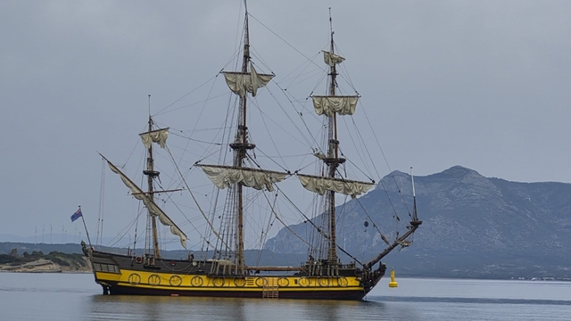 Cook Adaları bayraklı yelkenli Datça'ya demirledi