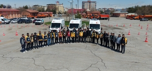 Ambulans sürücülerine sürüş eğitimi