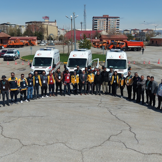 Ambulans sürücülerine sürüş eğitimi