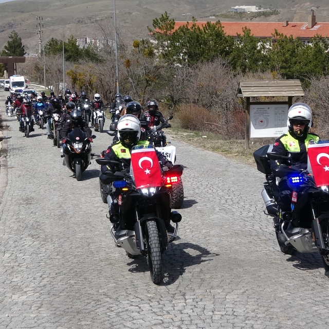 Motosiklet tutkunları Çamlık Milli Parkı'nda buluştu