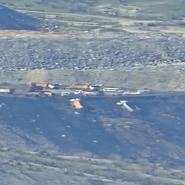 Şırnak'ta hafriyat sahasında toprak kayması: Park halindeki 2 araç şarampol...