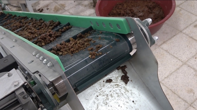 Yozgat'ta kurulan tesiste yemek artıkları hayvan mamasına dönüştürülüyor