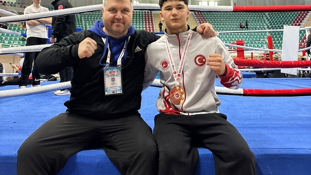 Kick Boks Türkiye Şampiyonası'nda Salihli'ye gurur veren başarı