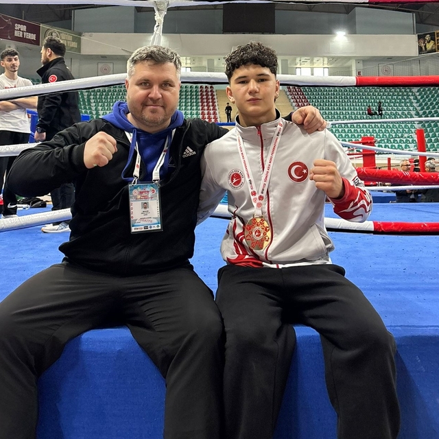 Kick Boks Türkiye Şampiyonası'nda Salihli'ye gurur veren başarı