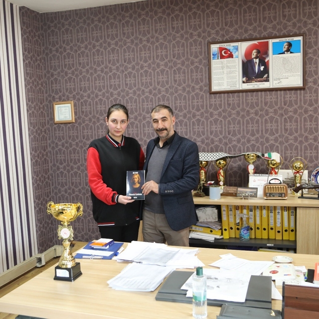 Lise öğrencisi kadın ölümlerini romanlaştırdı