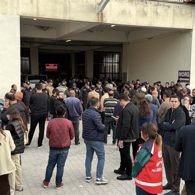 Kahramanmaraş'ta saldırıda hayatını kaybedenlerin cenazesi için bekleyiş de...