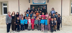 Sarıgöl'de geleceğe yeşil yatırım "Her öğrencinin dikili ağacı olsun" projesiyle minikler doğayla buluştu, kendi fidanlarına sahip çıktı