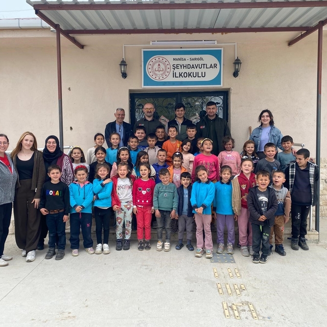 Sarıgöl'de geleceğe yeşil yatırım
"Her öğrencinin dikili ağacı olsun" proje...