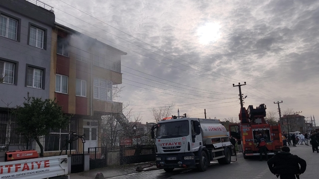 Evi ateşe verdi, babasına telefon açıp söndürmesini istedi