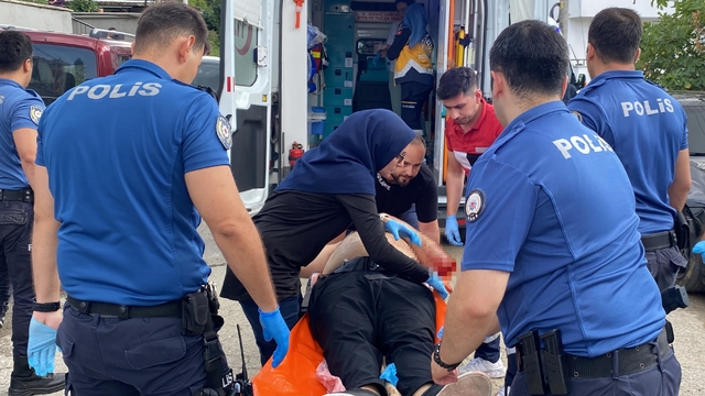 Eski eşini öldürüp oğlunu yaralayan sanıktan ceza almamak için şok savunma
"Yahudilerin beklediği kral, Hristiyanların beklediği Mesih ve Müslümanların beklediği Mehdi benim"
Eşini öldüren sanığa ağırlaştırılmış müebbet ve 32 yıla kadar hapis talebi