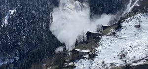 Trabzon’daki çığ anı cep telefonu kamerasına yansıdı