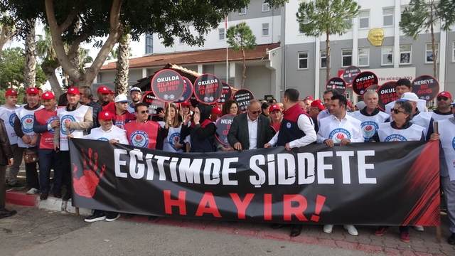 Antalya'da okullara yapılan saldırılar protesto edildi