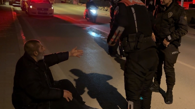 Husumetli komşular arasında mahkeme kararı sonrası kavga: 2 yaralı