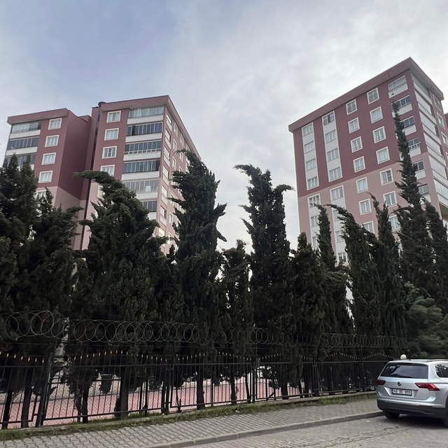 Saldırıyı gerçekleştiren öğrencinin ailesinin yaşadığı sitede sessizlik hak...