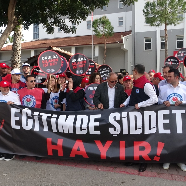 Antalya'da okullara yapılan saldırılar protesto edildi