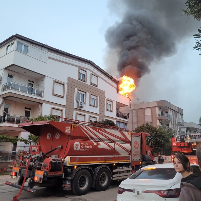 Teras katında çıkan yangın korkuttu