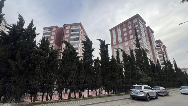 Saldırıyı gerçekleştiren öğrencinin ailesinin yaşadığı sitede sessizlik hakim