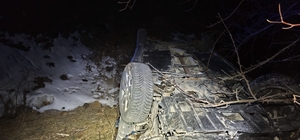 Gümüşhane'de otomobilin dere yatağına devrildiği kazada 2 kişi yaralandı