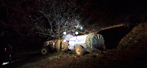 Malatya'da traktör ile kayısı ağacı arasında kalan sürücü öldü