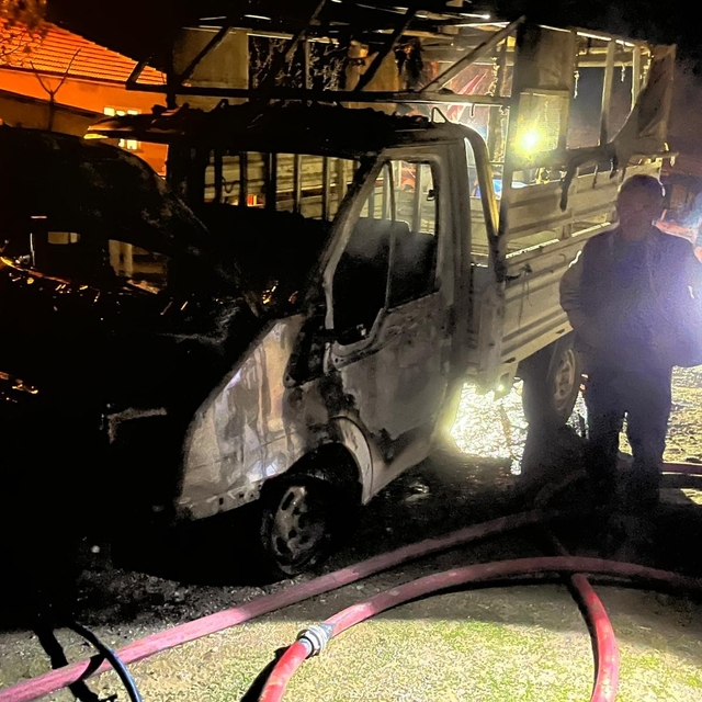 Alevlere teslim olan kamyonet kullanılmaz hale geldi