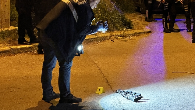 Polisle 3 sokak boyunca çatıştı, okul önünde vurularak etkisiz hale getirildi... Korku dolu anlar kamerada
Aksiyon filmi sahnelerini aratmayan görüntüler saniye saniye kaydedildi