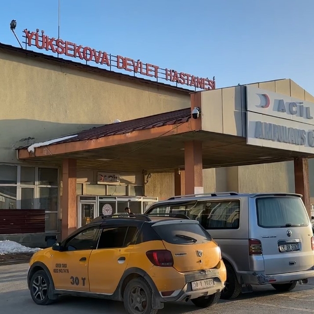 Yüksekova'da zehirlenme şüphesiyle 12 öğrenci hastaneye kaldırıldı