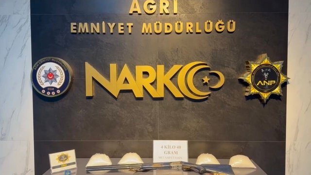 Ağrı ve Hatay'da uyuşturucu operasyonu: 12 tutuklama
Operasyonda 4 kilogram metamfetamin ve 2 kilo 75 gram esrar ele geçirildi