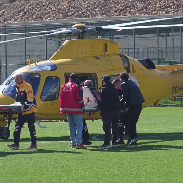 Erzurum'da kalp krizi şüphesi: Hasta helikopterle sevk edildi