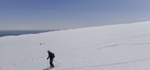 Polonyalı dağcılar Süphan Dağı'ndan kayakla indi