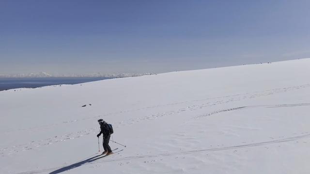 Polonyalı dağcılar Süphan Dağı'ndan kayakla indi