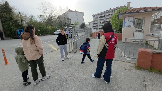 Okul önlerinde sıkı denetim
Şanlıurfa ve Kahramanmaraş'taki olaylar sonrası Edirne'de okul çevrelerinde önlemler artırıldı