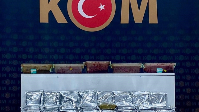 Kars'ta kaçakçılık operasyonu: Binlerce makaron ve kilolarca tütün ele geçirildi