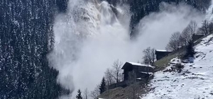 Trabzon'da çığ düşme anı kamerada