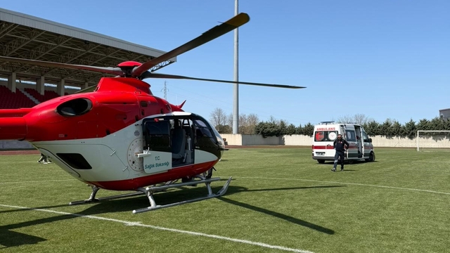 Gökyüzünden umut: Solunum sıkıntısı yaşayan bebek helikopterle taşındı