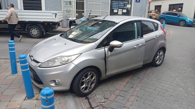 El frenini çekmeyi unutunca canından oluyordu
Kaza sonrası araca asılan not dikkat çekti