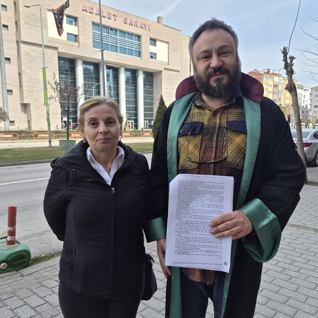 Eskişehir'de oğlu cinayete kurban giden annenin adalet arayışı
Anne Ümmü Ak...