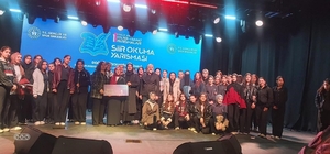 Akyakalı Aleyna Kurtbaş şiir okuma yarışmasında bölge birincisi oldu