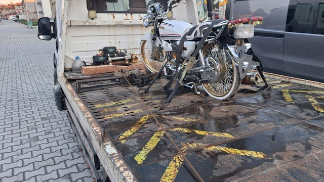 Kütahya'da 'Dur' ihtarına uymayan ehliyetsiz ve plakasız sürücüye 326 bin TL ceza