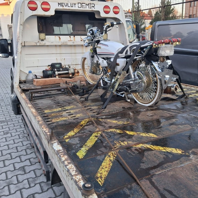 Kütahya'da 'Dur' ihtarına uymayan ehliyetsiz ve plakasız sürücüye 326 bin T...