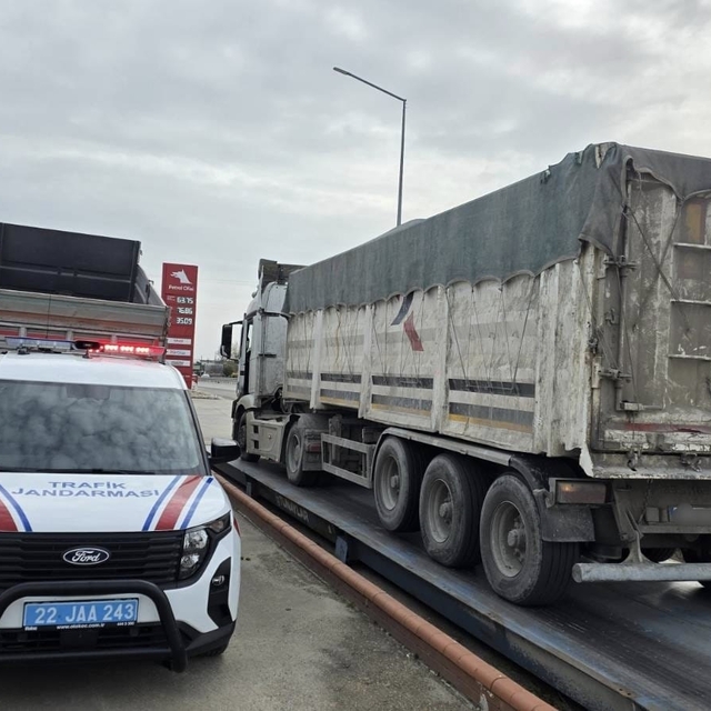 Taşıma sınırını aşan 2 kamyon işletenine toplam 120 bin lira ceza