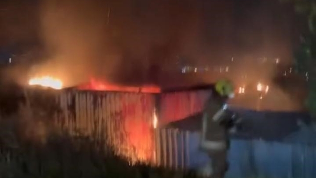 Bursa'da gece yarısı konteynır alevlere teslim oldu