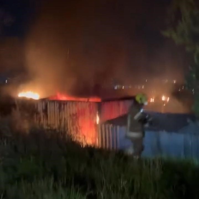 Bursa'da gece yarısı konteynır alevlere teslim oldu