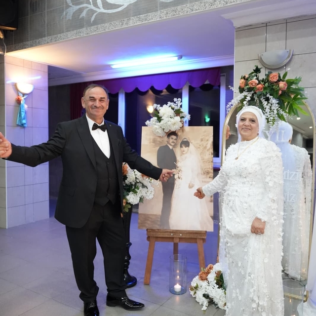 42 yıllık evlilik yeniden taçlandı