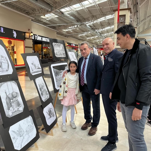 Kaymakam Öztürk sergi açılışına katıldı