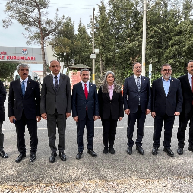 TBMM komisyonu İzmir'de cezaevleri denetimine başladı
İzmir'de 468 başvuru...